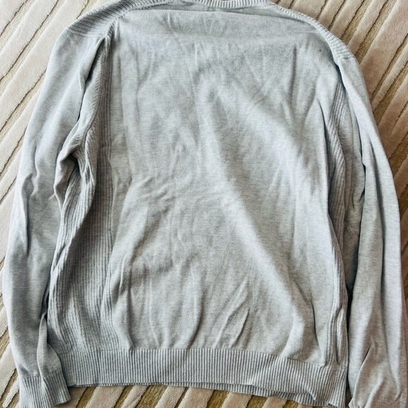Roundtree & Yorke Men's Gray V-Neck Sweater size large - Picture 4 of 4